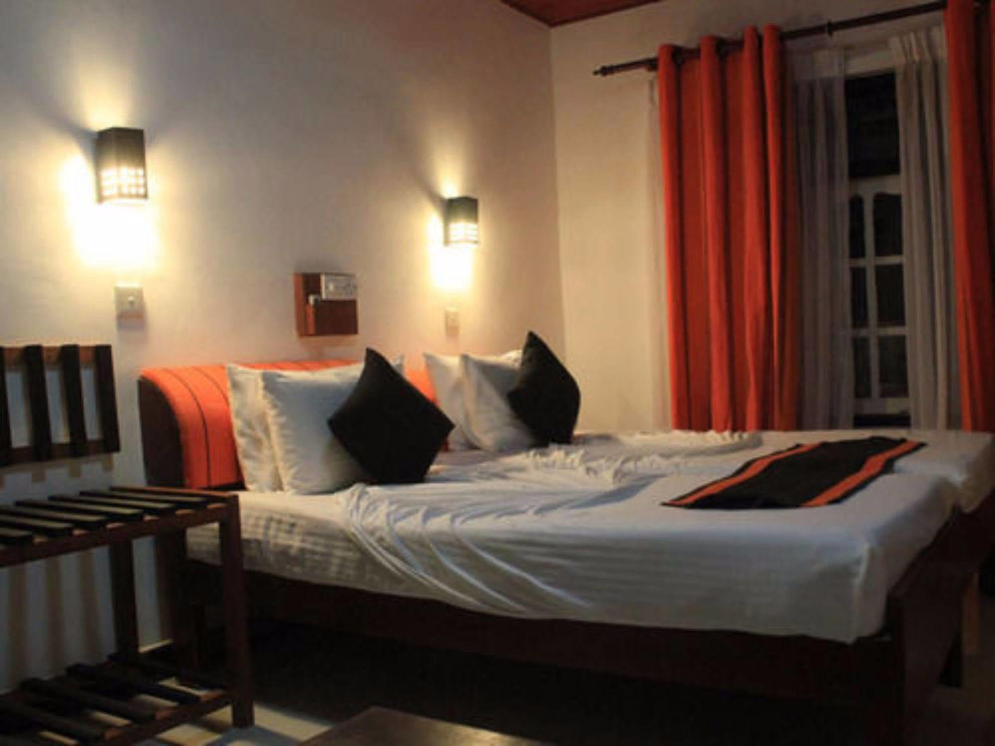 Samaya Beach Hotel Unawatuna Ngoại thất bức ảnh