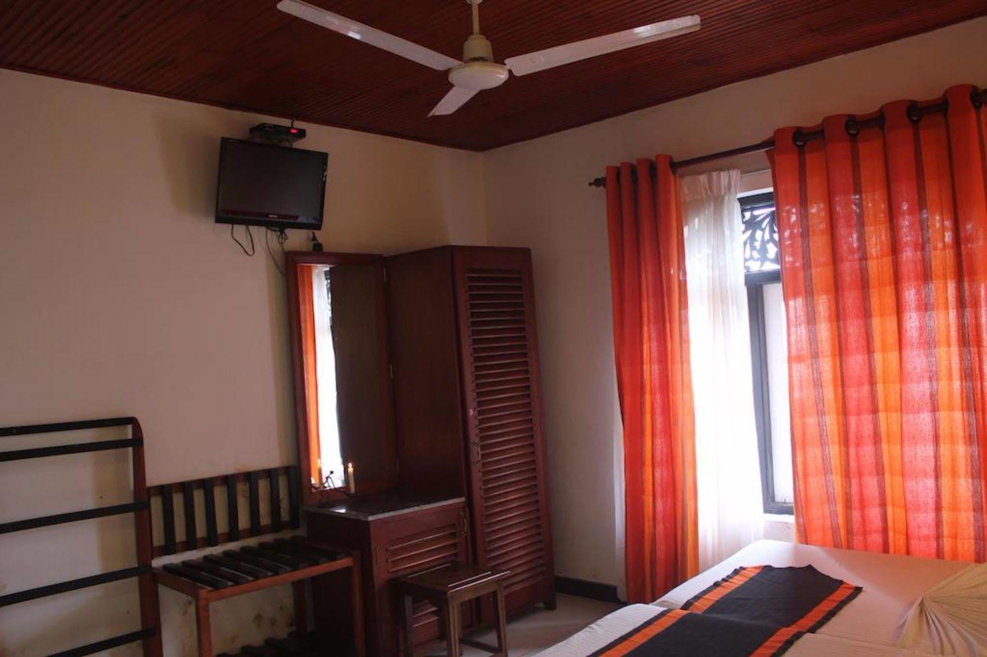 Samaya Beach Hotel Unawatuna Ngoại thất bức ảnh