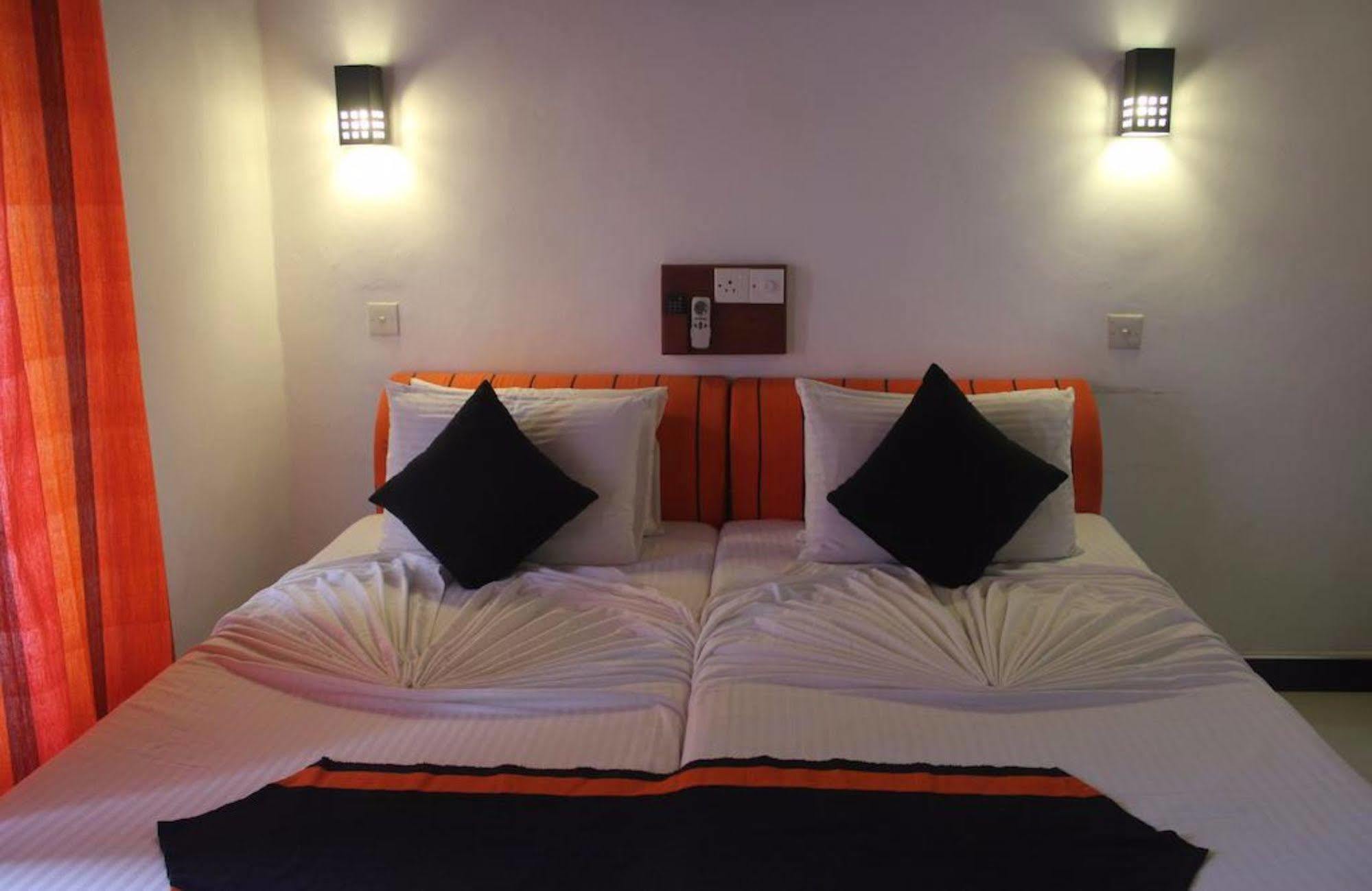 Samaya Beach Hotel Unawatuna Ngoại thất bức ảnh